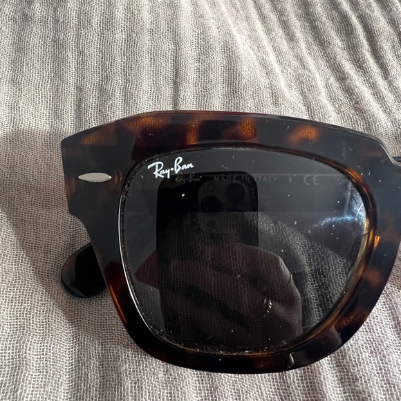 Ray-Ban Sunglasses - Picture 3 of 6